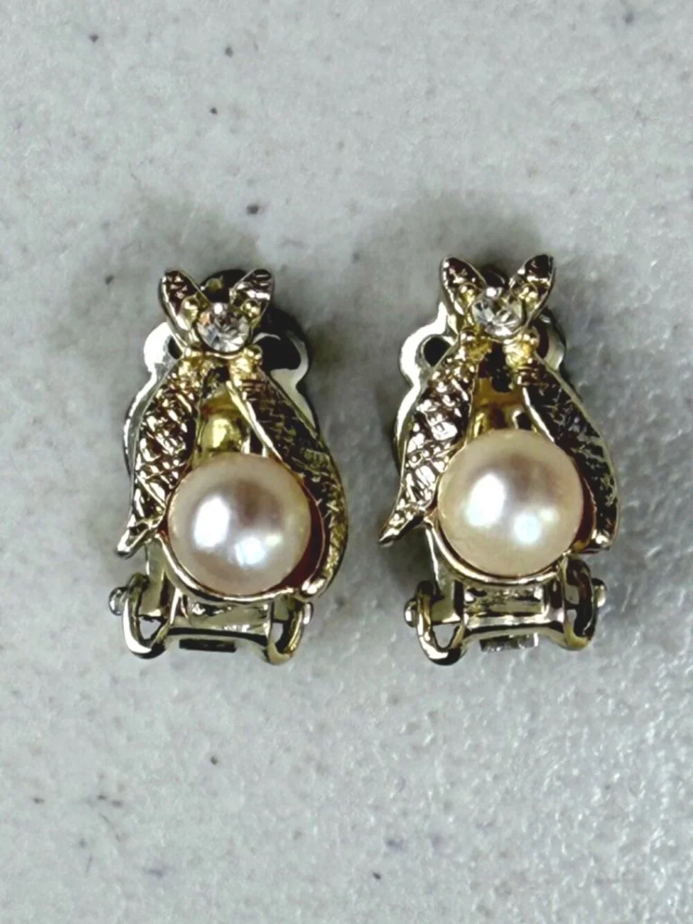 Vintage Dainty Faux Pearl & Crystal Bow Clip-On Earrings 70s Whimsical Jewelry - Picture 1 of 3